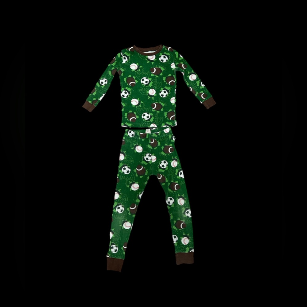 ✨Sports themed Green and brown pajamas for boys✨